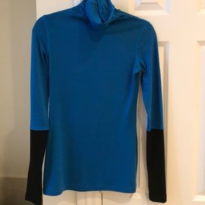 Lululemon turtleneck shirt